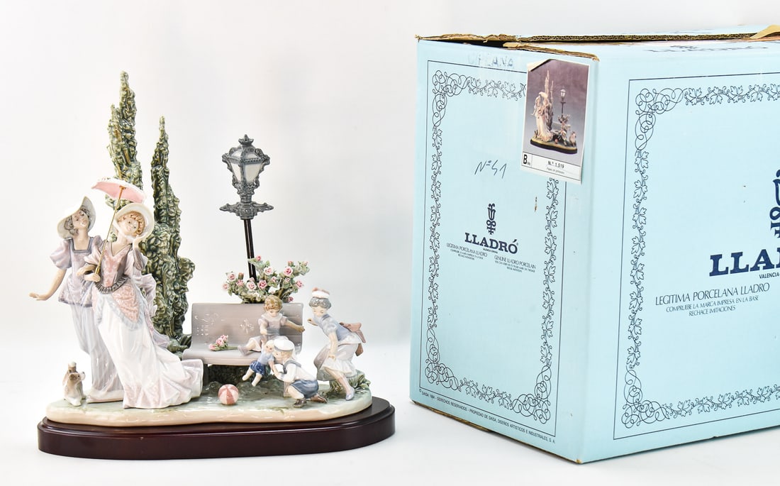 LLADRO 'PASEO EN PRIMAVERA (STROLL IN THE PARK)' No. 1519 (1 of 4)