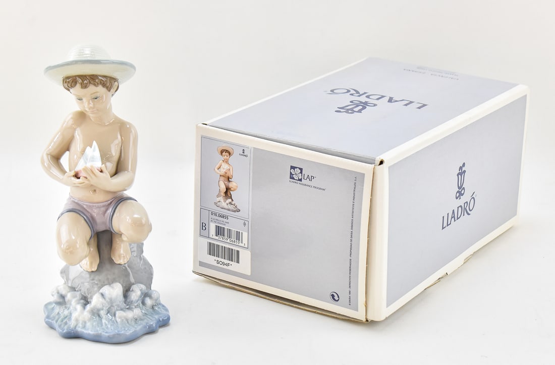 LLADRO 'A LA ORILLA DEL MAR (BY THE SEASHORE)' No. 6855 (1 of 4)