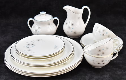 COLLECTION OF ROYAL DOULTON 'THISTLEDOWN' BONE CHINA