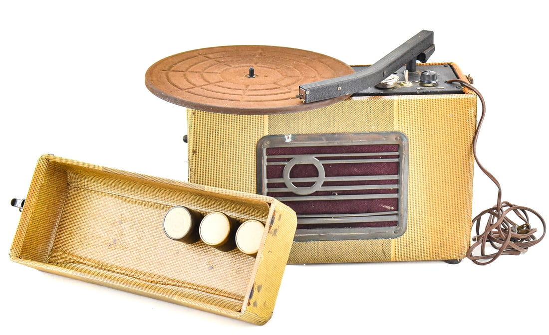 MAGNAVOX COMPANY ILLUSTRAVOX PICTUROL PROJECTOR MODEL EAQ (1 of 4)