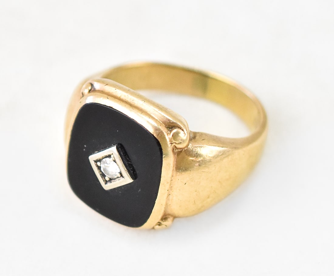 10K YELLOW GOLD RING WITH ONYX & DIAMOND: A 10K yellow gold ring with onyx and a small set diamond. The ring weighs 9.1 grams and is a size 11.