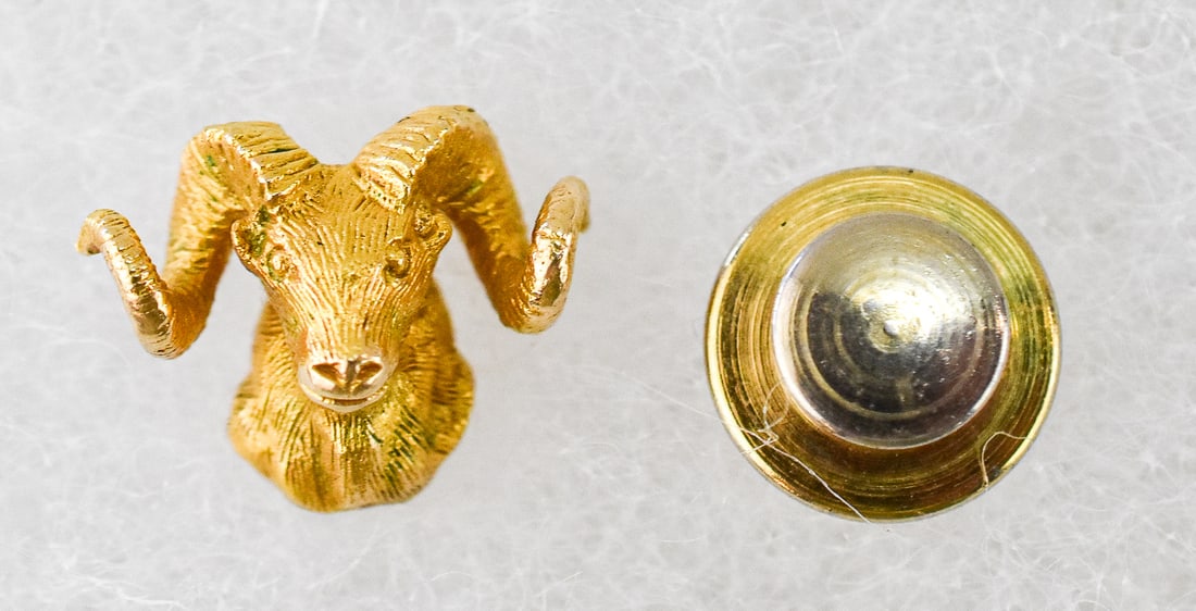 18K YELLOW GOLD RAM'S HEAD PIN: An 18K yellow gold ram's head pin. The pin is marked 18K on the back. The pin has a weight of 4.2 grams and measures 0.5" H x 0.5" W x 0.5" D.