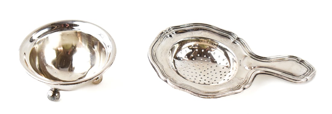 ANTIQUE GERMAN STERLING SILVER TEA STRAINER AND FOOTED STAND (1 of 3)