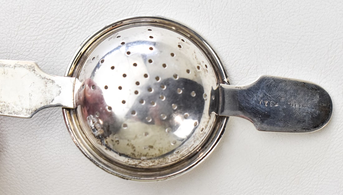 STERLING SILVER SCROLL FLOWER DESIGNED TEA STRAINER - 2