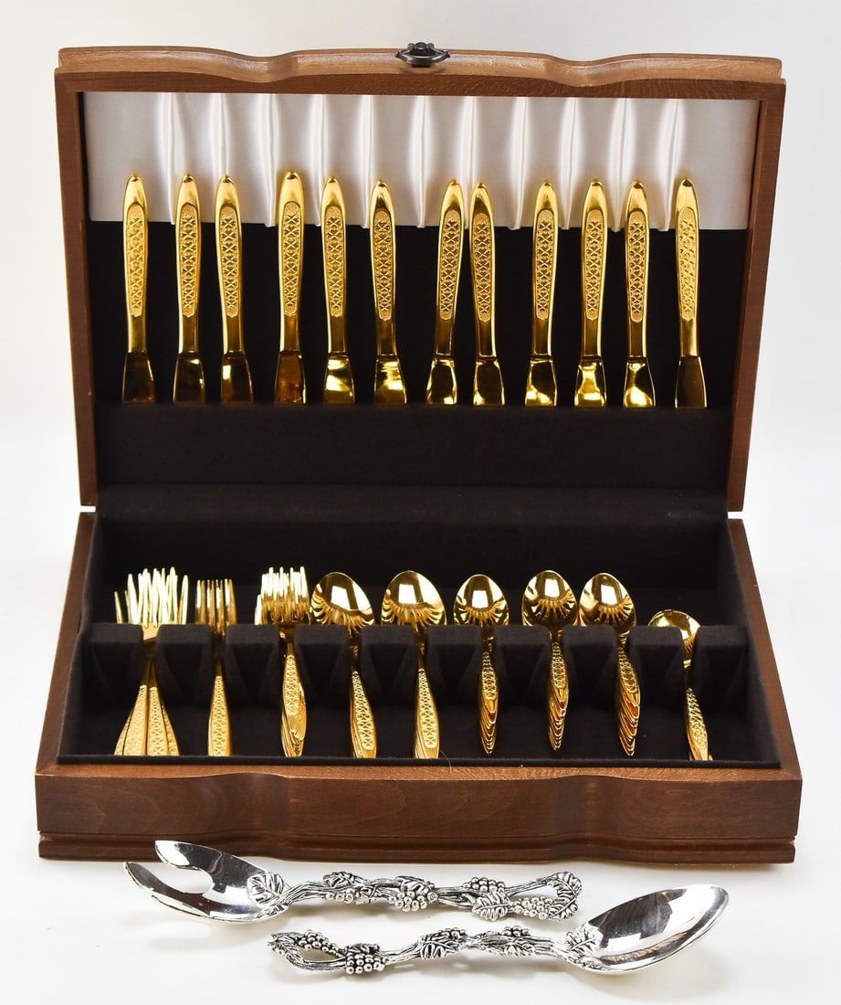 CLOVER HILL GOLD ELECTROPLATE SILVERWARE SET (1 of 7)