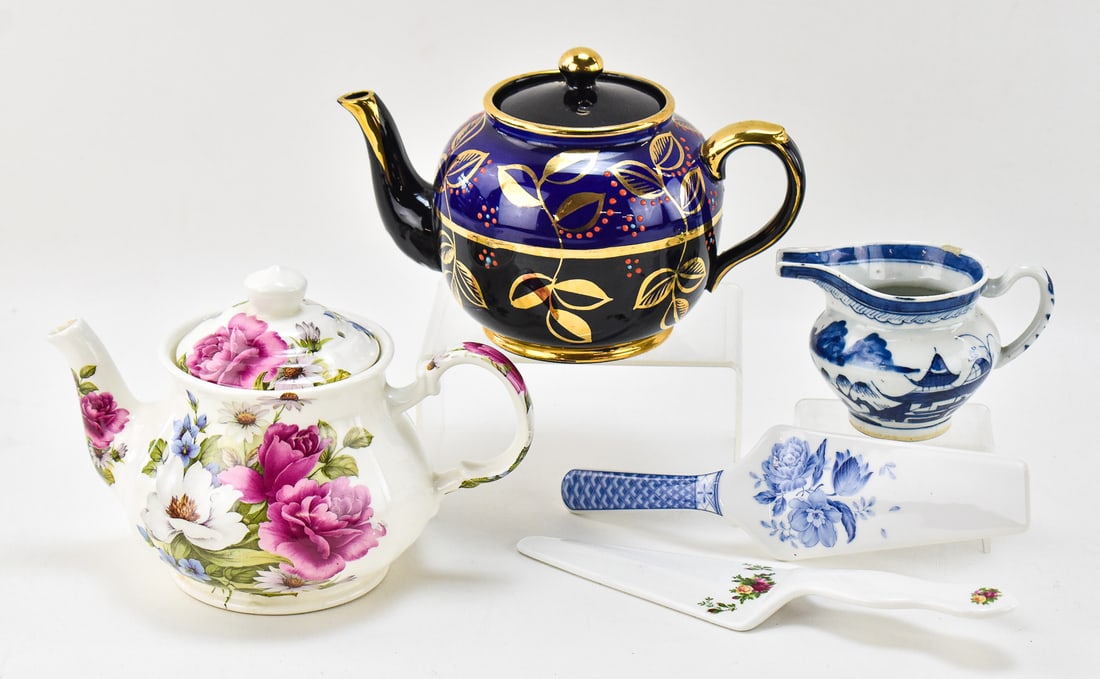 SERVEWARE ASSORTMENT: CHINESE EXPORT CANTON CREAM PITCHER, PRICE BROTHERS (ATTR.) TEAPOT, & MORE (1 of 3)