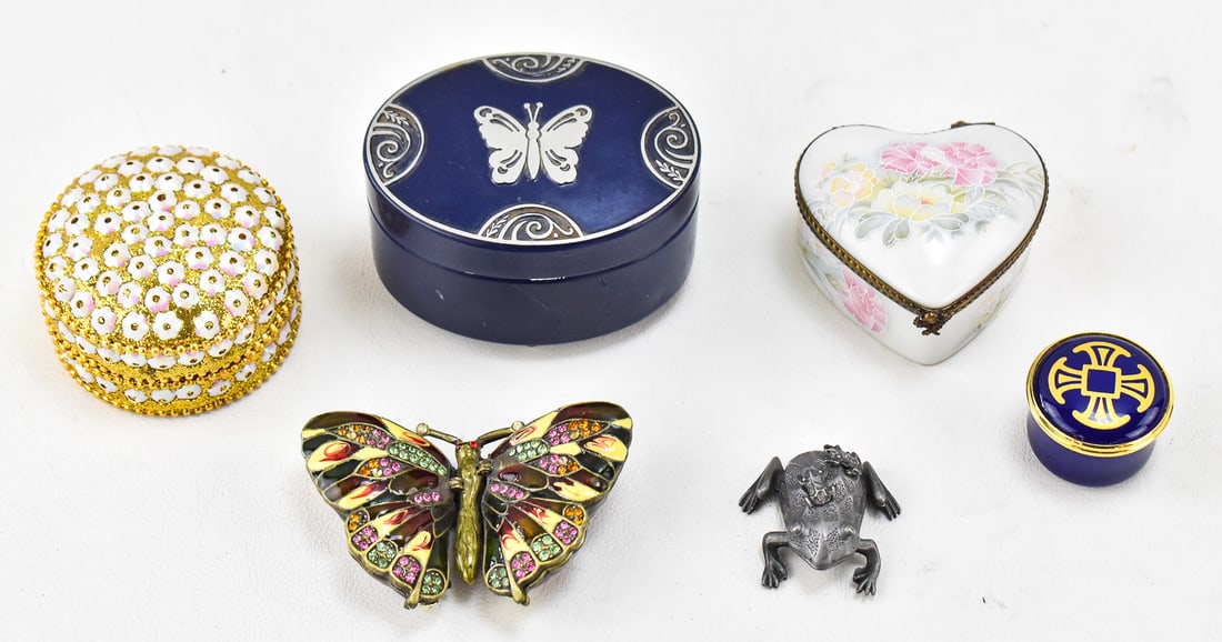 COLLECTION OF MID-CENTURY POWDER BOXES (1 of 2)