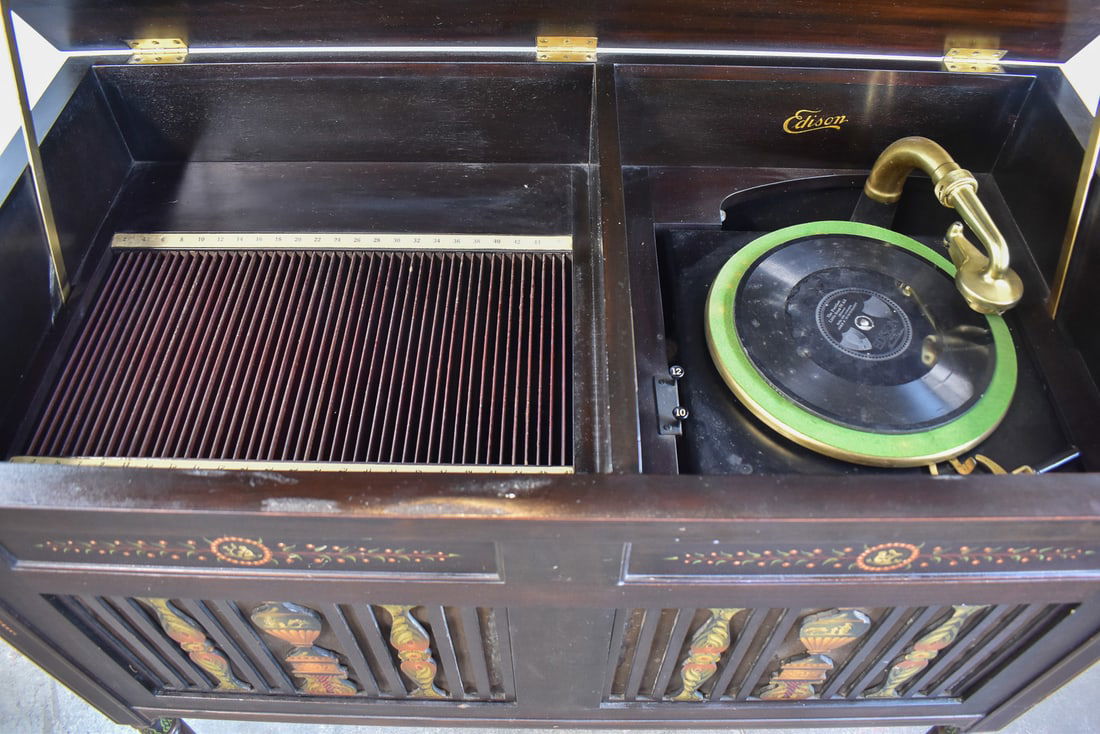 EDISON "DIAMOND DISC PHONOGRAPH" MODEL C450 - 2