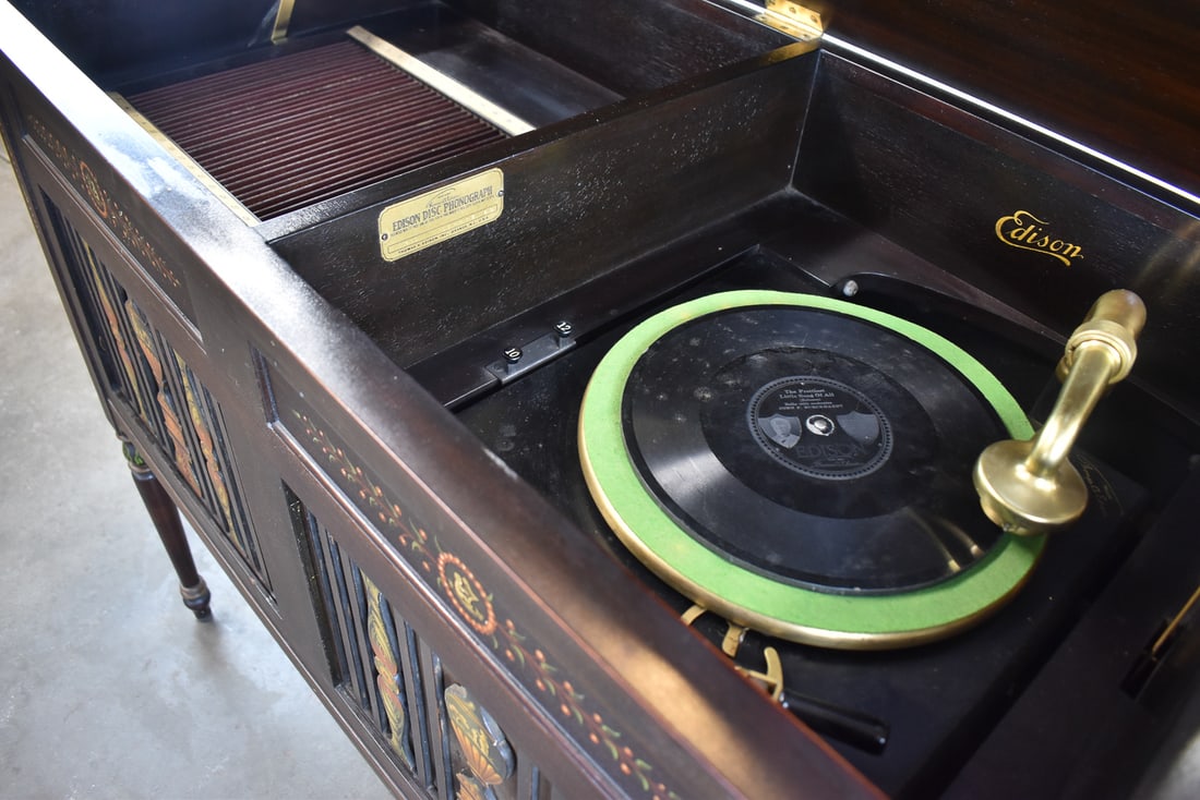 EDISON "DIAMOND DISC PHONOGRAPH" MODEL C450 - 3
