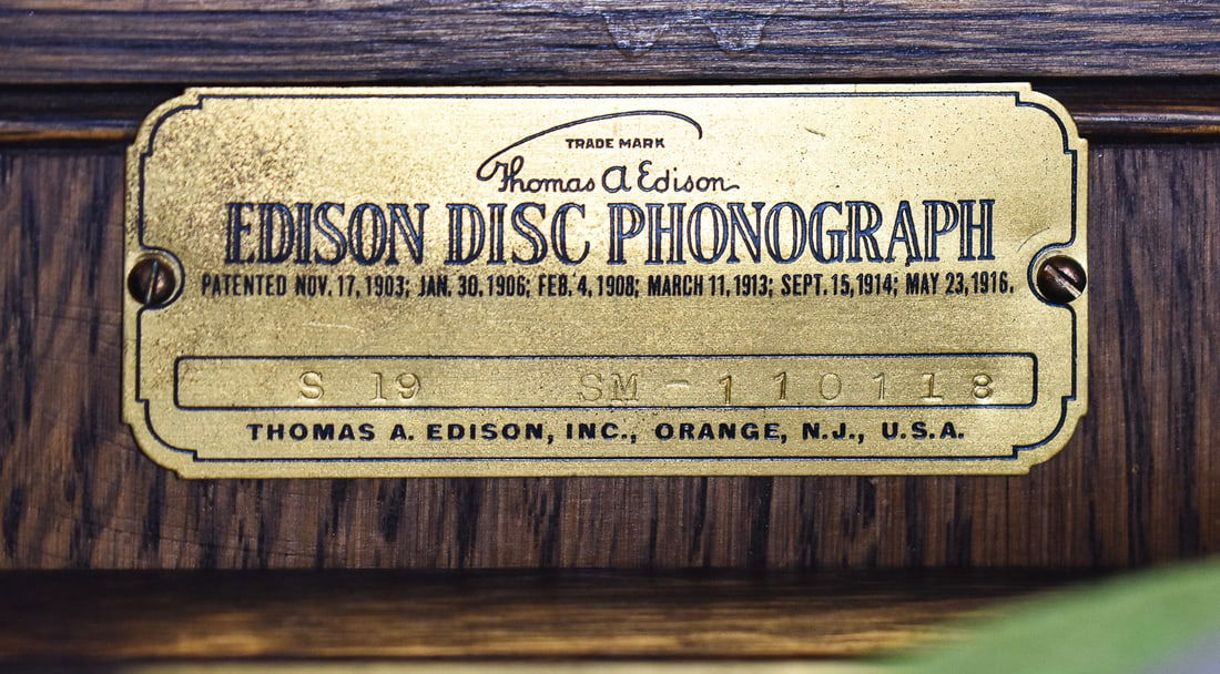 EDISON "SHERATON" (S19) MODEL PHONOGRAPH - 4
