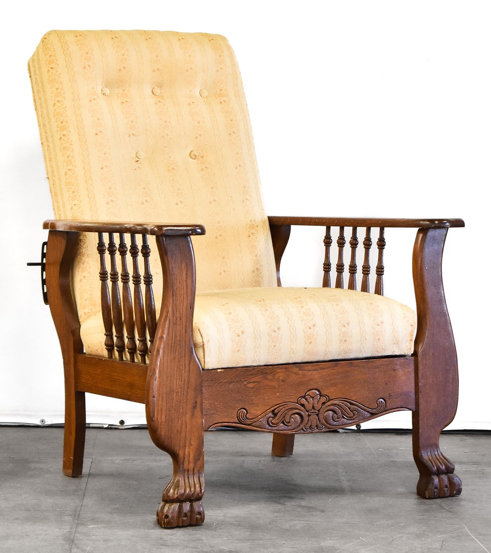 OAK CLAW FOOT MORRIS CHAIR: An oak Morris chair with claw feet, circa early 20th century. The item measures 39" H, 30.5" W, 30.5" D.