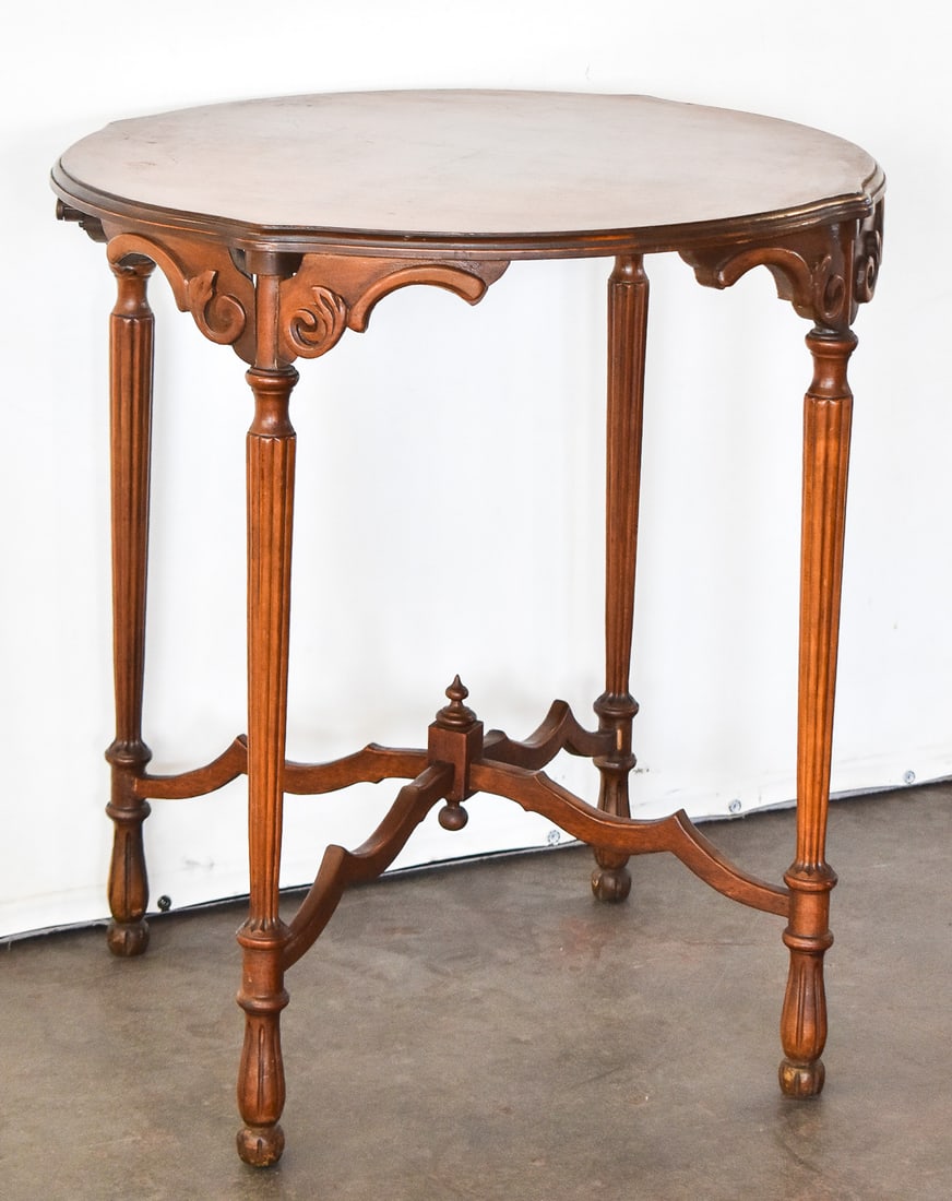 VICTORIAN HAND-CARVED ROUND MAHOGANY PARLOR TABLE (1 of 2)