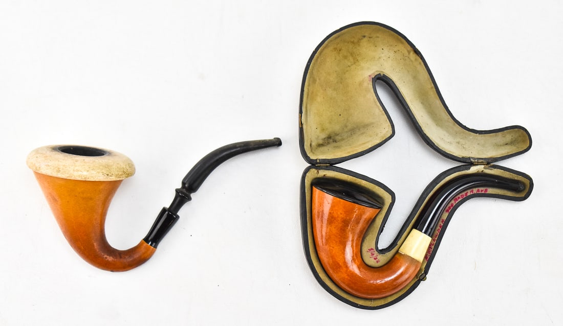 TWO EARLY 20TH CENTURY GOURD CALABASH PIPES (1 of 2)