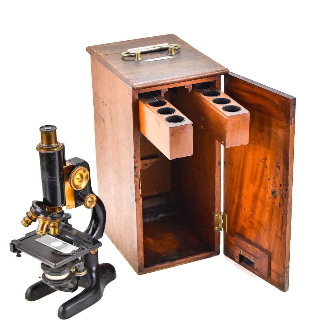 ANTIQUE BAUSCH & LOMB MICROSCOPE, C. 1915 (1 of 3)