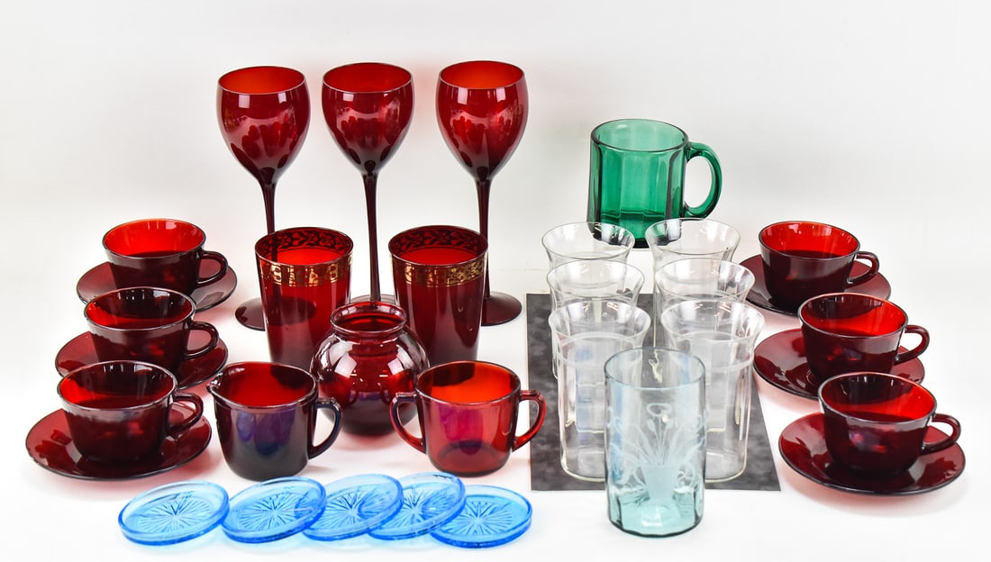 GLASSWARE ASSORTMENT: STIEGEL TYPE FLIP GLASS, ANCHOR HOCKING, RUBY GLASS, & MORE (1 of 3)