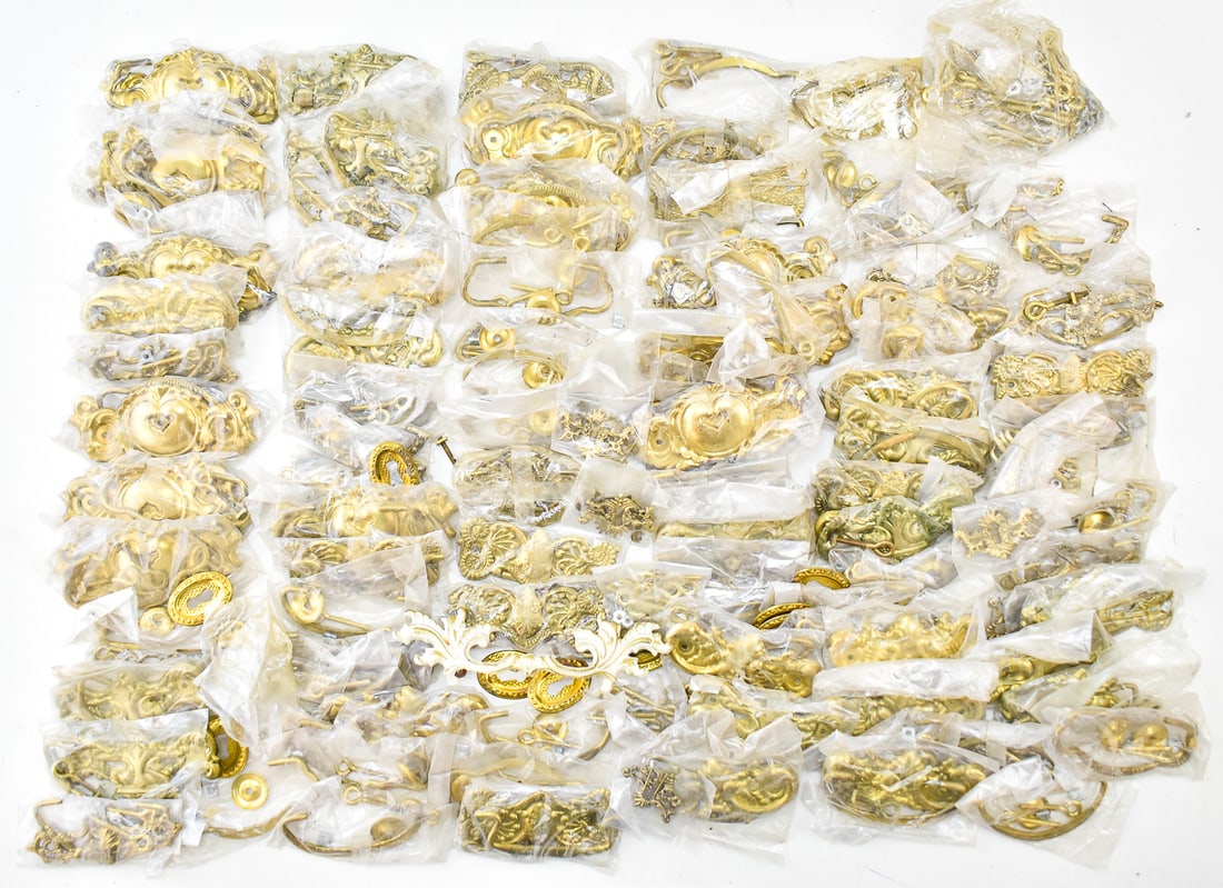 COLLECTION OF VICTORIAN-STYLE BRASS DRAWER PULLS & HARDWARE: A collection of Victorian-style brass drawer pulls and hardware including handles, lock plates, etc. The largest pull measures 5" W.