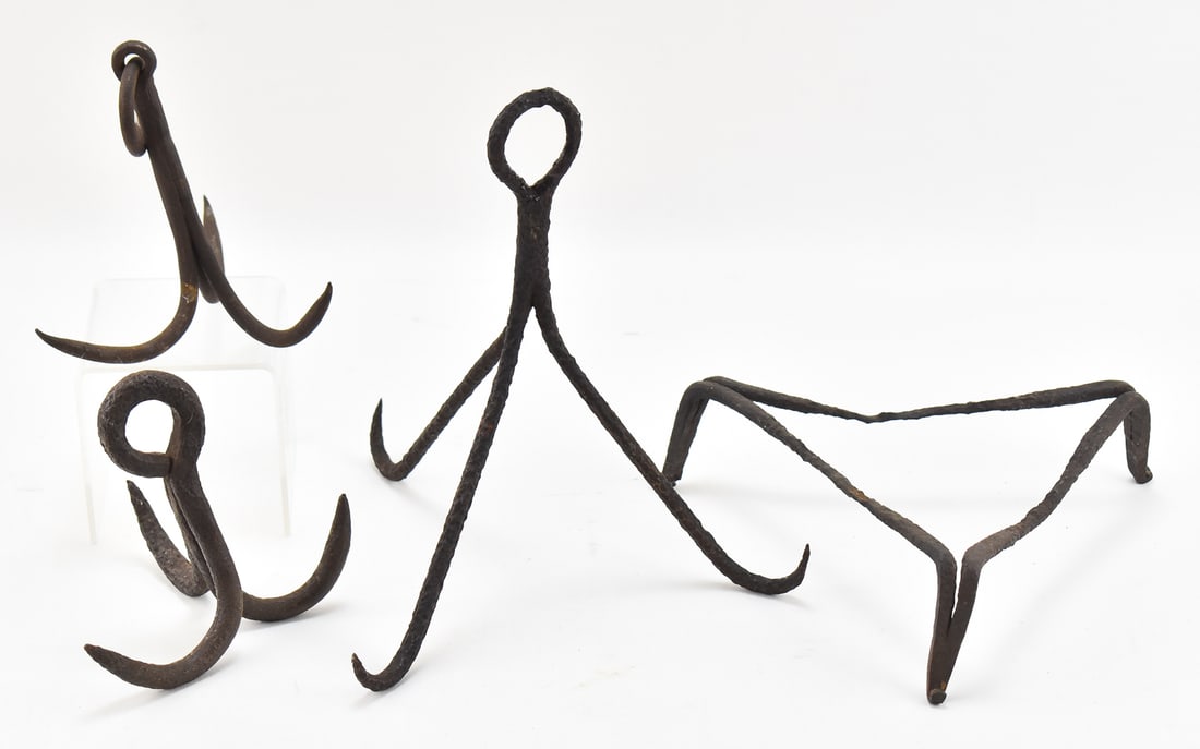 CAST IRON TREBLE HOOKS & TRIVET (1 of 2)