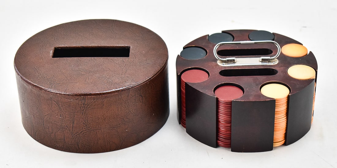 EARLY 20TH CENTURY POKER CHIP CADDY; BAKELITE POKER CHIPS: A wooden poker chip caddy with Bakelite chips, circa early 20th century. The item measures 4.5" H, 9" W, 9" D.