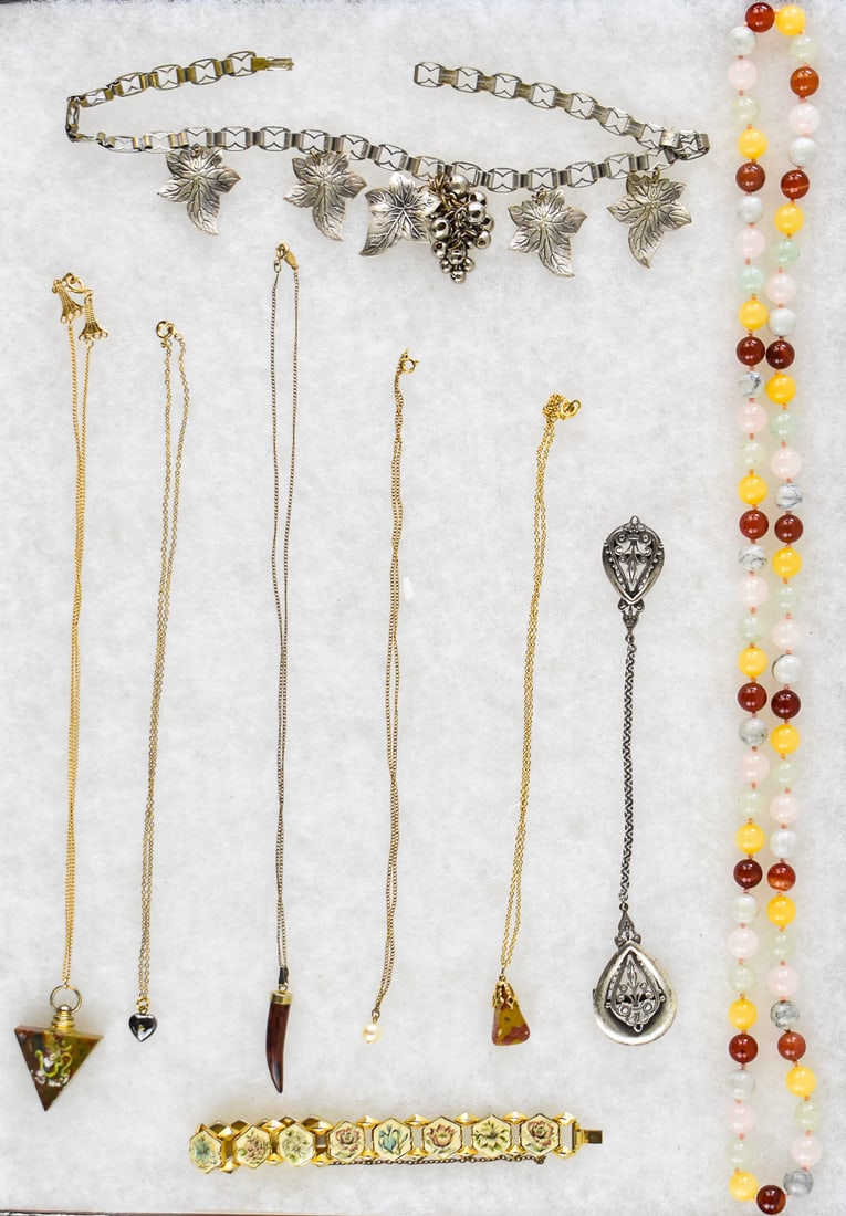 NINE PIECES OF VINTAGE COSTUME JEWELRY: GOLD FILLED, PRECIOUS STONES & MORE (1 of 3)