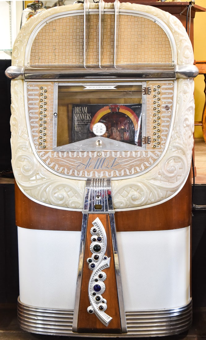 AMI MODEL A JUKEBOX CONVERTED INTO RECORD PLAYER, C. 1946 - 4