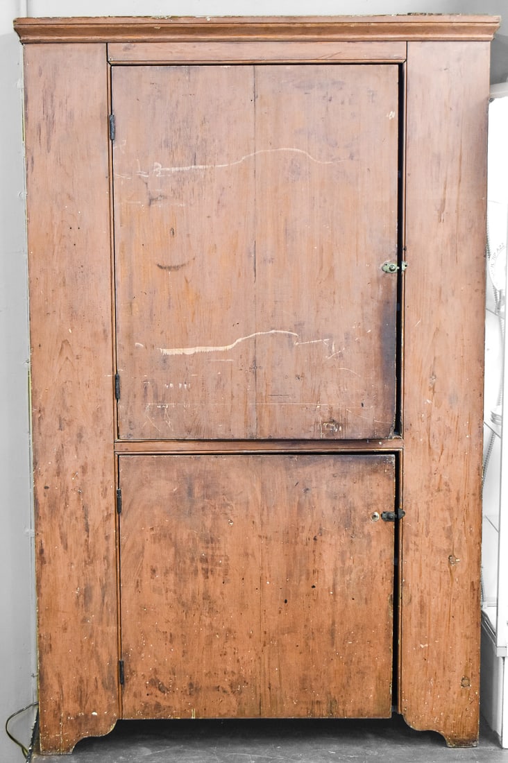 PRIMITIVE WOODEN CUPBOARD (1 of 3)