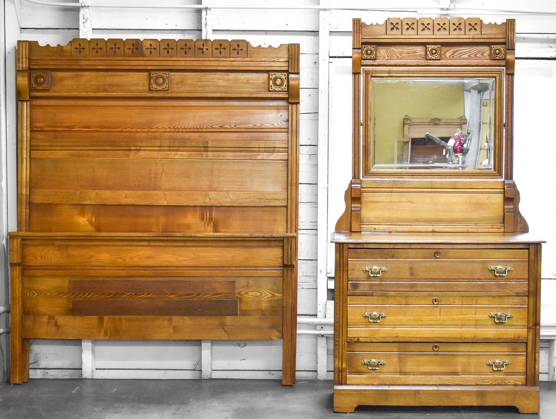 VICTORIAN EASTLAKE OAK DRESSER AND BED SET (1 of 4)