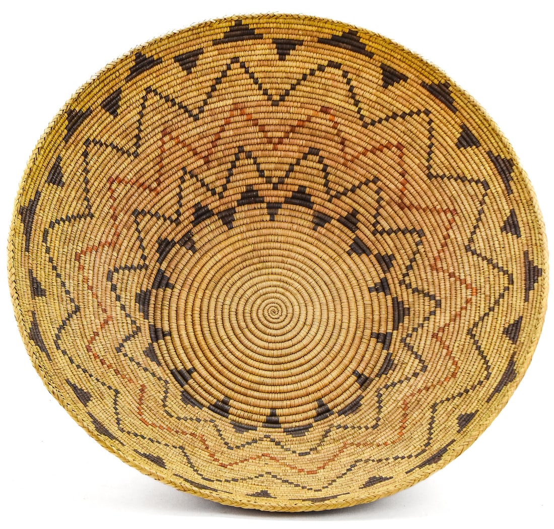 LARGE COILED NATIVE AMERICAN GATHERING BASKET (1 of 2)