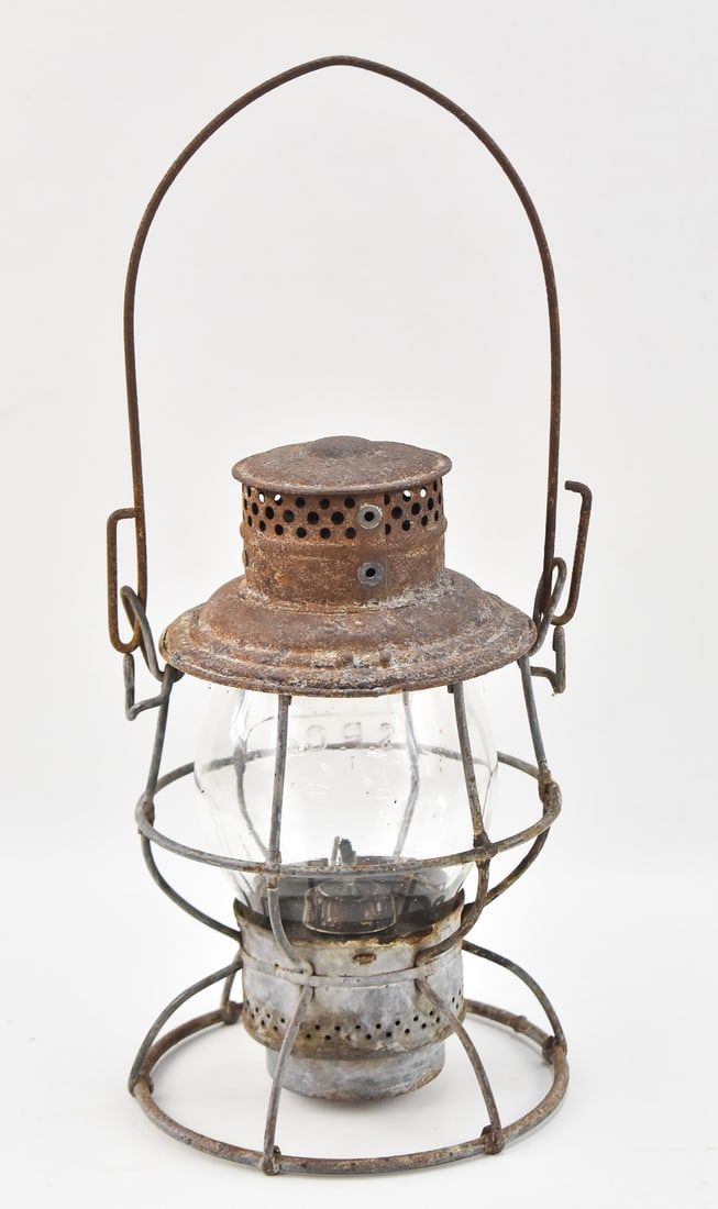 ADLAKE 'RELIABLE' SOUTHERN PACIFIC COMPANY LANTERN (1 of 3)