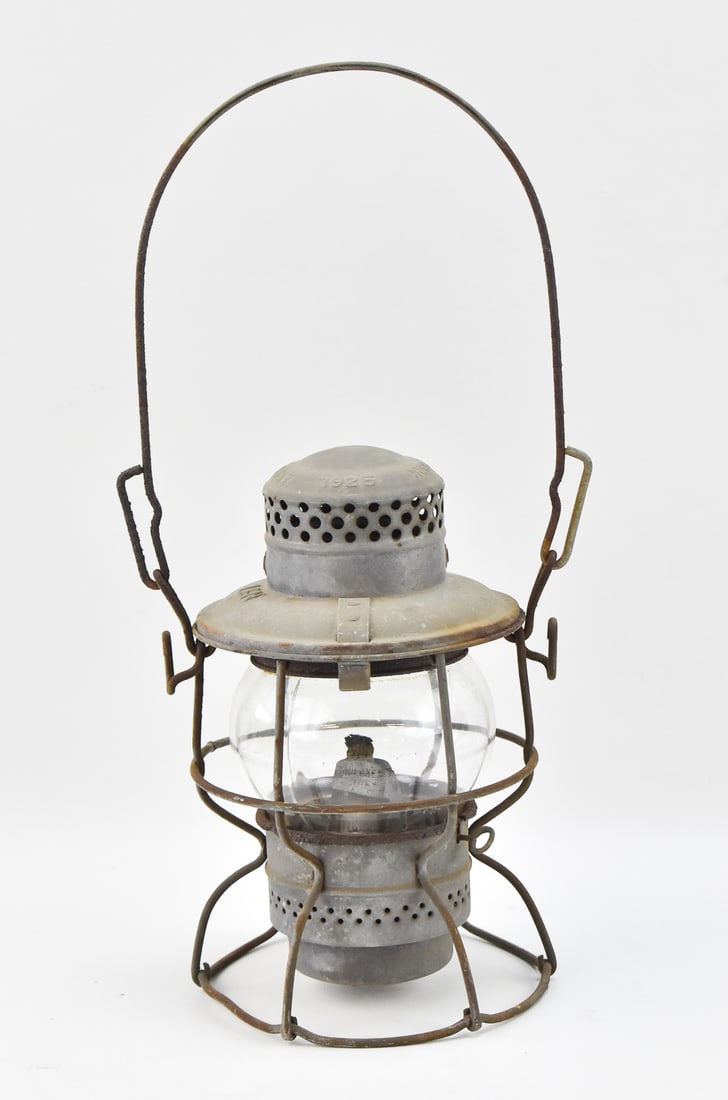 ARMSPEAR/CORNING/ADLAKE LOUISVILLE & NASHVILLE SHORT-GLOBE LANTERN (1 of 2)