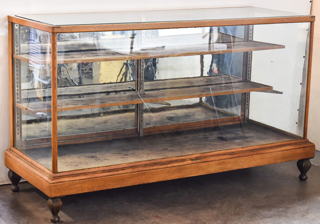 STORE DISPLAY SHOWCASE (1 of 3)