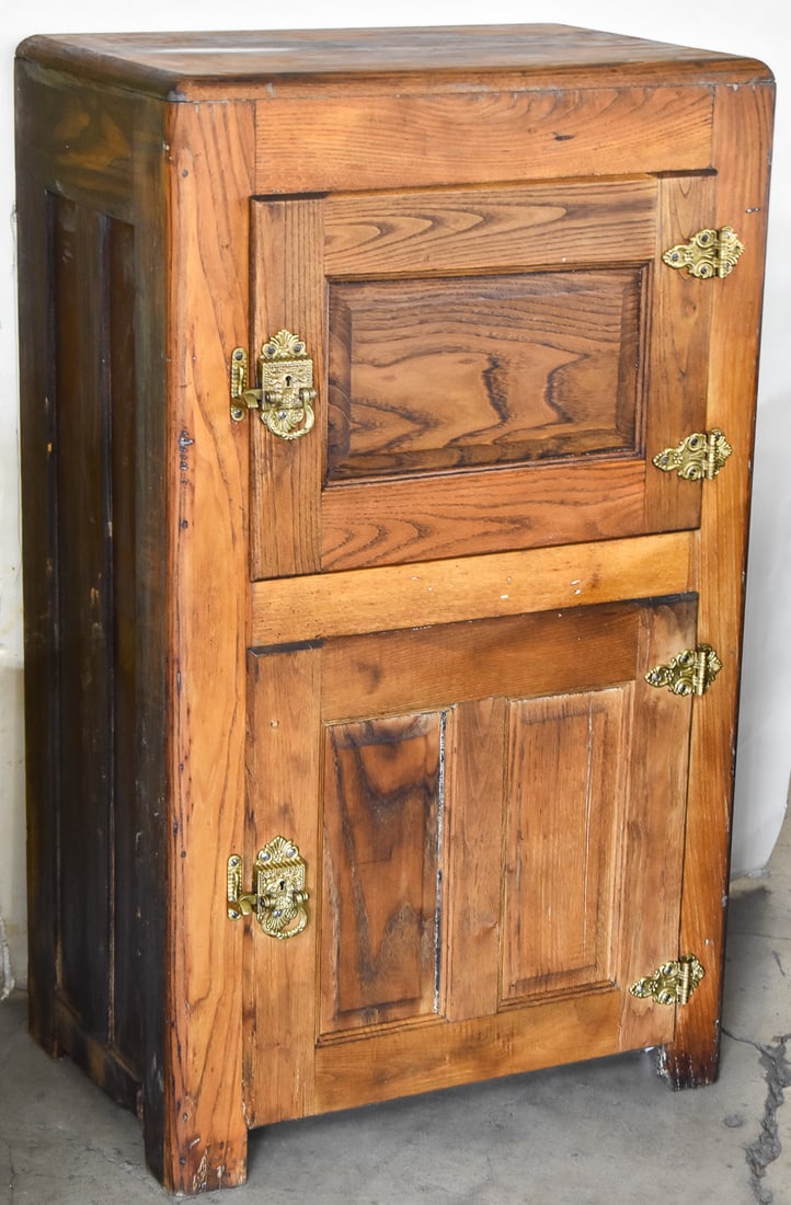 RIVAL OAK ICE BOX, MCKEE REFRIDGERATION COMPANY, EARLY 20TH C. (1 of 2)