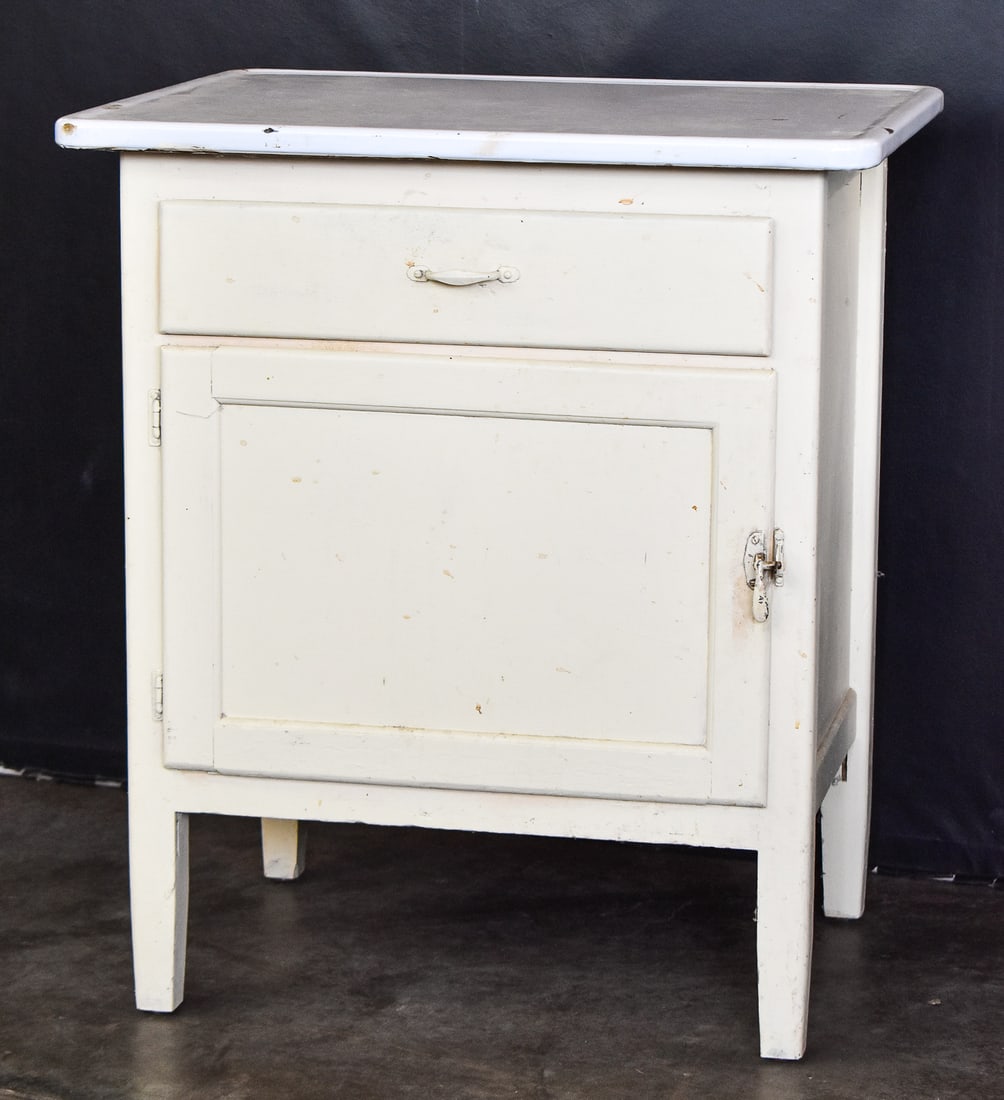 MUTSCHLER (ATTR.) PORCELAIN ENAMEL KITCHEN CABINET; EARLY 20TH CENTURY: A Mutschler (attributed) porcelain enamel white-painted kitchen cabinet with a single drawer and lower cabinet, circa early 20th century. The item measures 31" H, 27" W, 22" D.