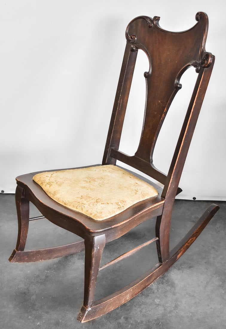 LADY'S ROCKING CHAIR, EARLY 20TH CENTURY (1 of 2)