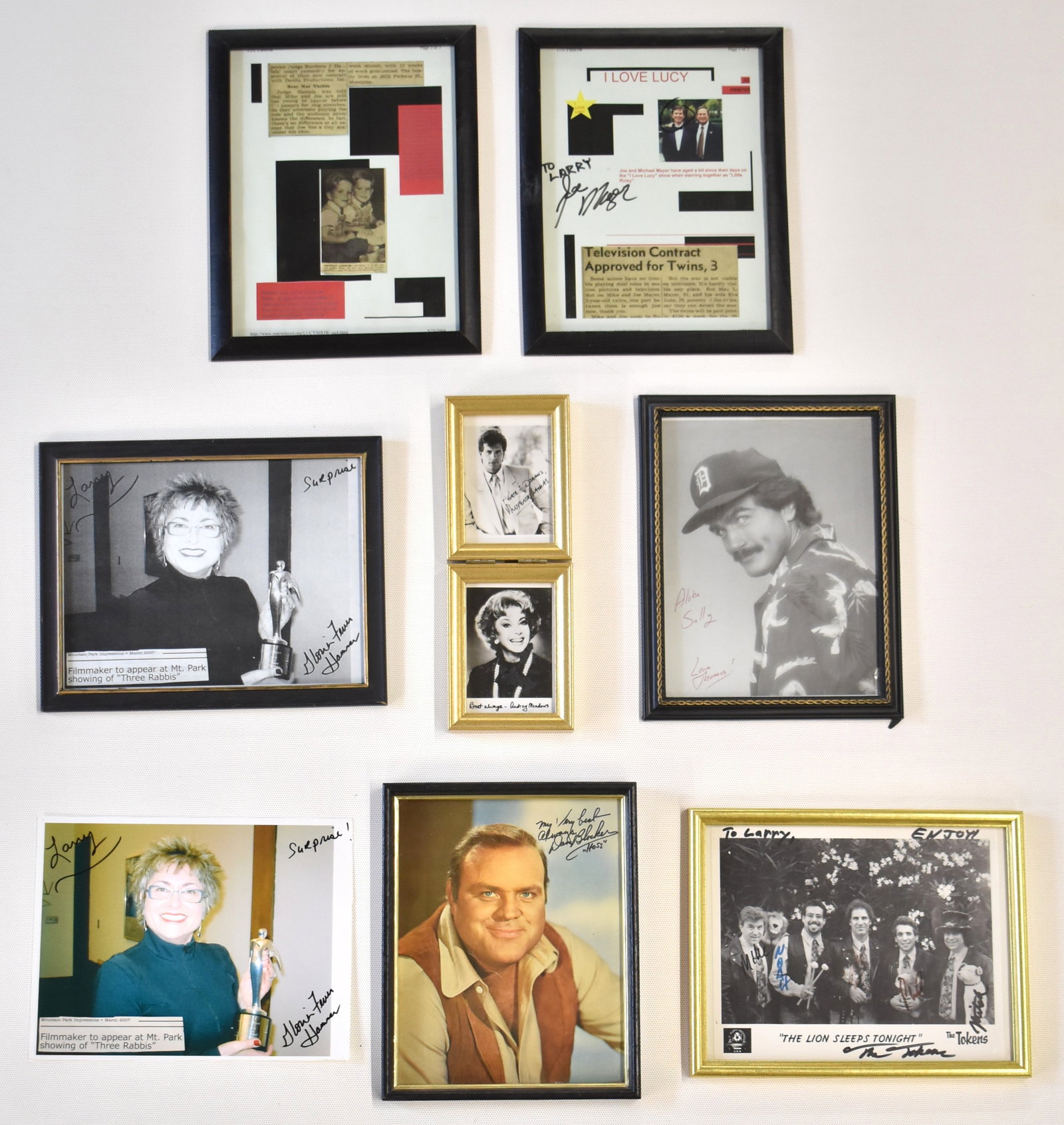 ASSORTMENT OF MOVIE & MUSIC MEMORABILIA & AUTOGRAPHS (1 of 4)