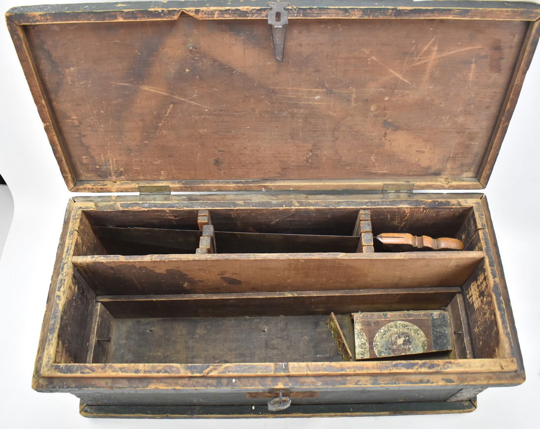 CARPENTER'S TOOL CHEST - 3