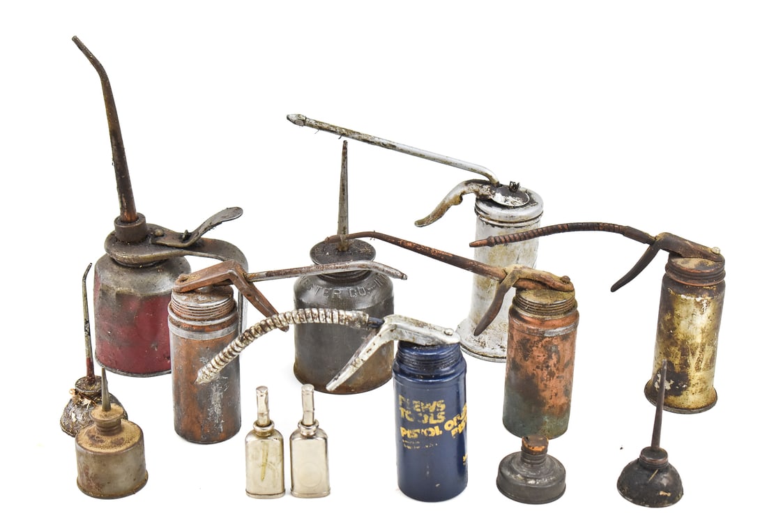 COLLECTION OF VINTAGE OILER CANS INTERNATIONAL HARVESTER & MORE: A collection of vintage oiler cans which includes International Harvester and others. The largest can measures 7" H x 3" W x 3" D.