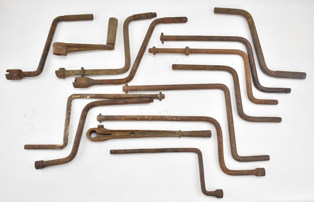 FOURTEEN 20TH CENTURY AUTOMOTIVE TOOLS: ENGINE HAND CRANKS & MORE: This lot includes fourteen automotive tools, circa 20th century: car engine hand cranks some with socket-ends, hit-miss stationary engine crank, and a drive ratchet. The largest item measures 1" H,