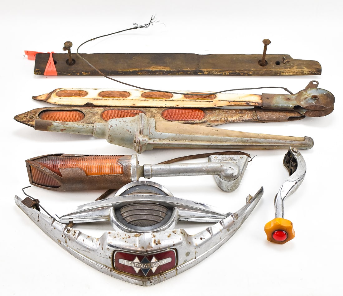 EARLY 20TH CENTURY AUTO PARTS: DETROIT SEMAPHORE TURN SIGNAL, OLDSMOBILE HOOD EMBLEM, & MORE: This lot includes the following early 20th century auto parts: 1949-1951 Oldsmobile hood emblem, Aroflex Auto Safety Signal Company running tail light, Detroit Product Company semaphore turn signal,