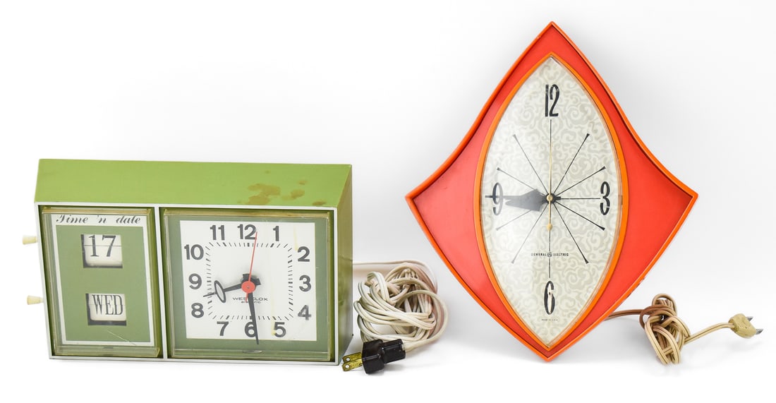 GENERAL ELECTRIC MODEL 2159 & WESTCLOX 'TIME 'N DATE' MODEL 26083 WALL CLOCKS (1 of 2)