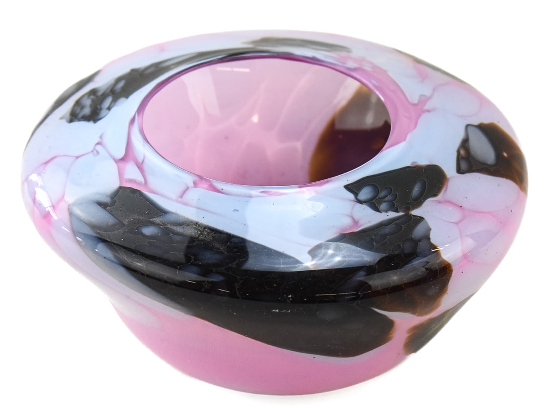 PINK CASED ART GLASS OBLONG BOWL, LATE 20TH CENTURY: An unmarked pink and brown cased art glass oblong bowl, circa late 20th century. The item measures 4.5" H, 7.5" W, 7" D.