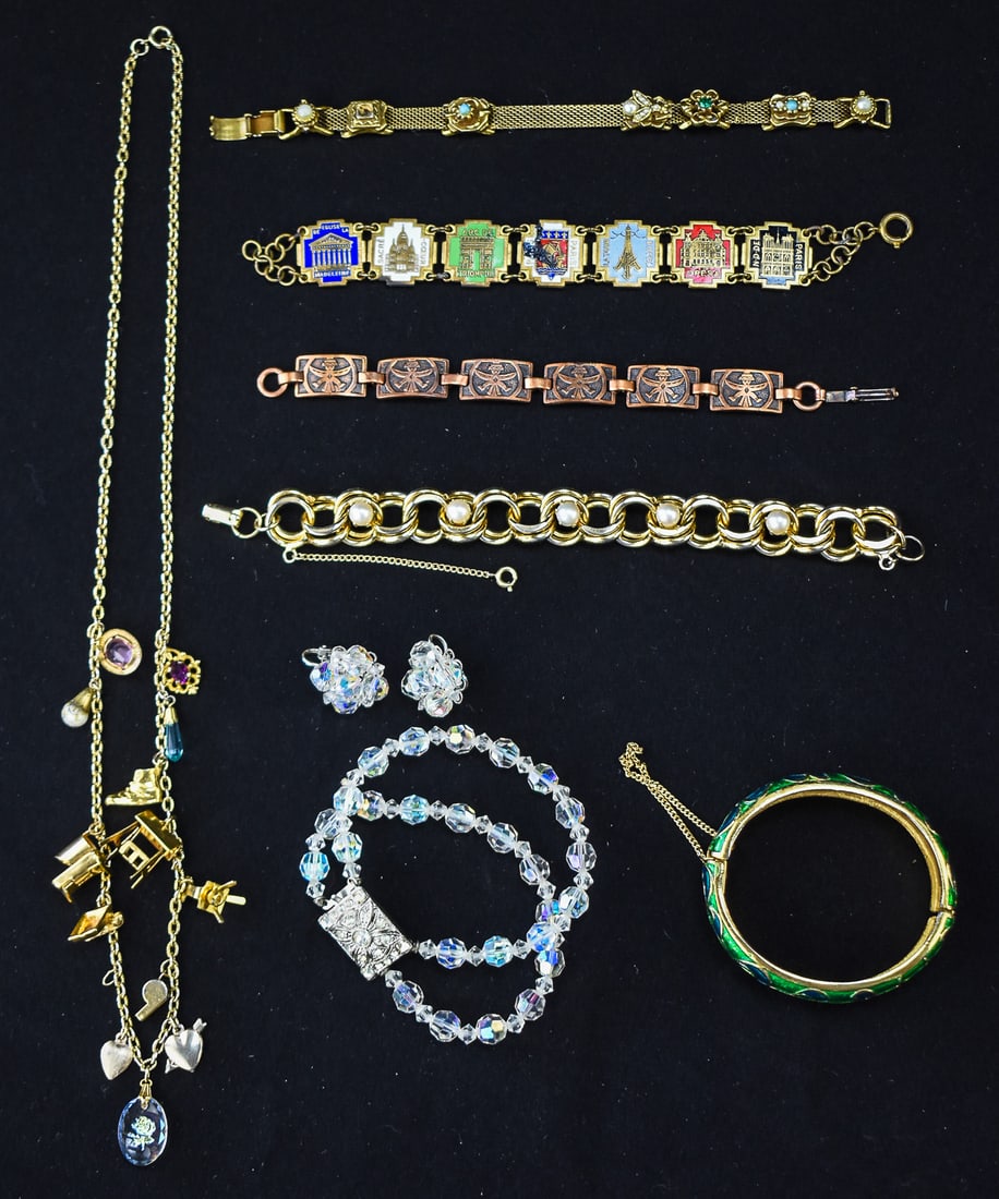 ASSORTMENT OF COSTUME JEWELRY BRACELETS, A NECKLACE, & EARRINGS (1 of 3)
