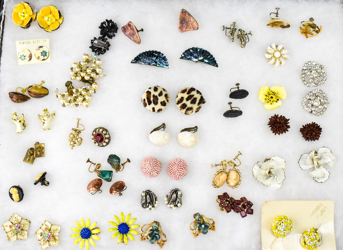 LARGE ASSORTMENT OF COSTUME JEWELRY EARRINGS: A large assortment of costume jewelry earring of various designs. The lot contains 28 complete pairs of earrings and four single earrings. For scale the largest earring measures 1.5" H x 1.5" W x 0.75