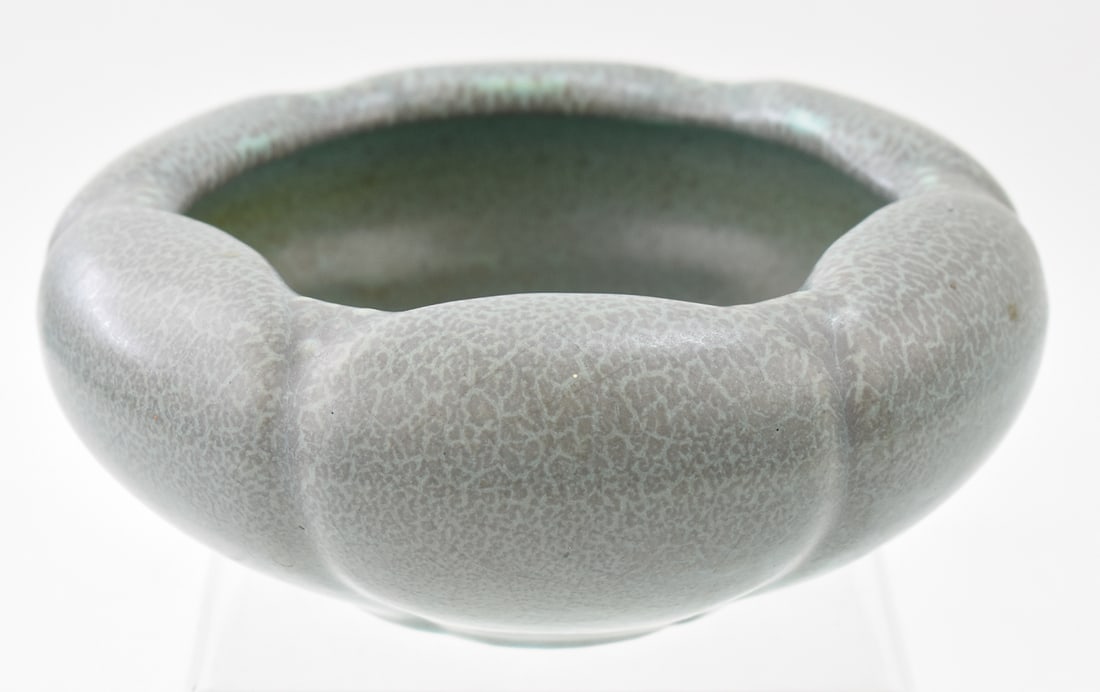 ROOKWOOD FOOTED LOW BOWL '2027' (1 of 3)