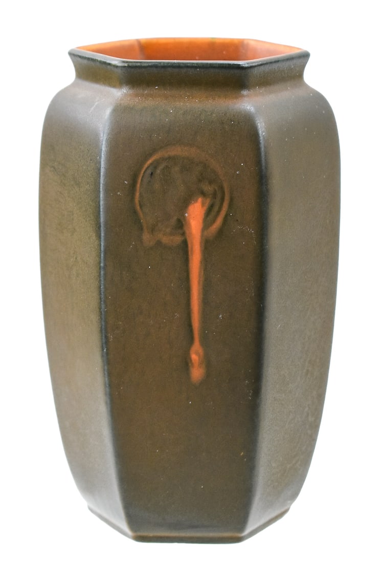 ROSEVILLE 'ROSECRAFT' PATTERN HEXAGONAL VASE (1 of 2)