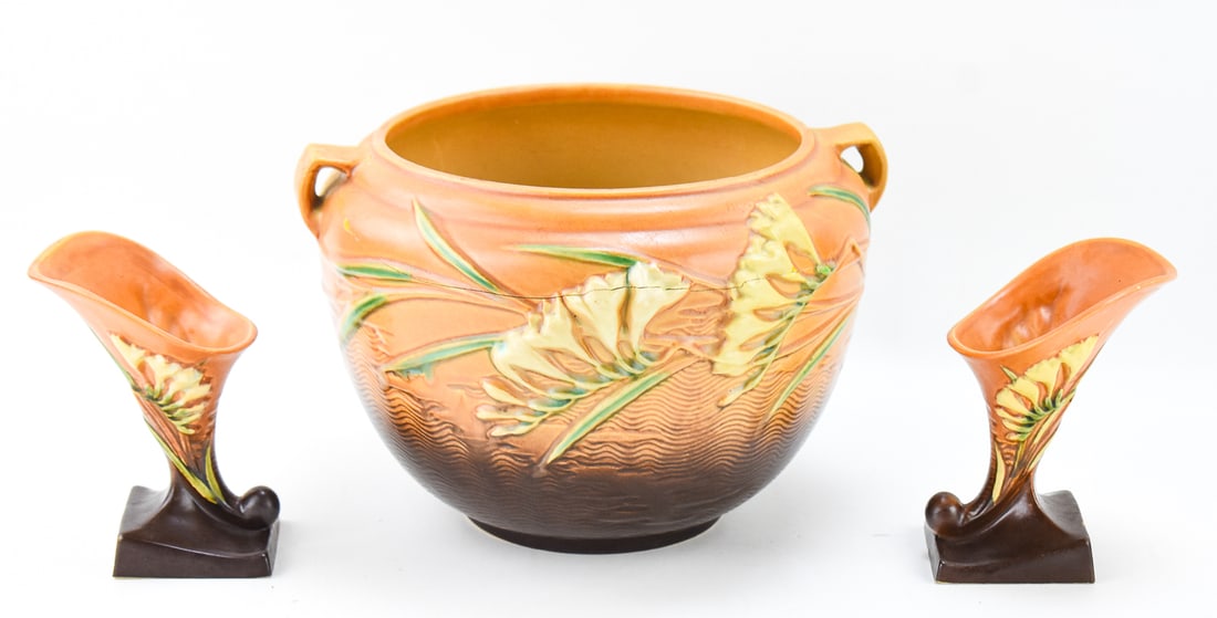 ROSEVILLE POTTERY TANGERINE "FREESIA" No. 669-8 PLANTER & TWO No. 197-6 CORNUCOPIA VASES (1 of 6)