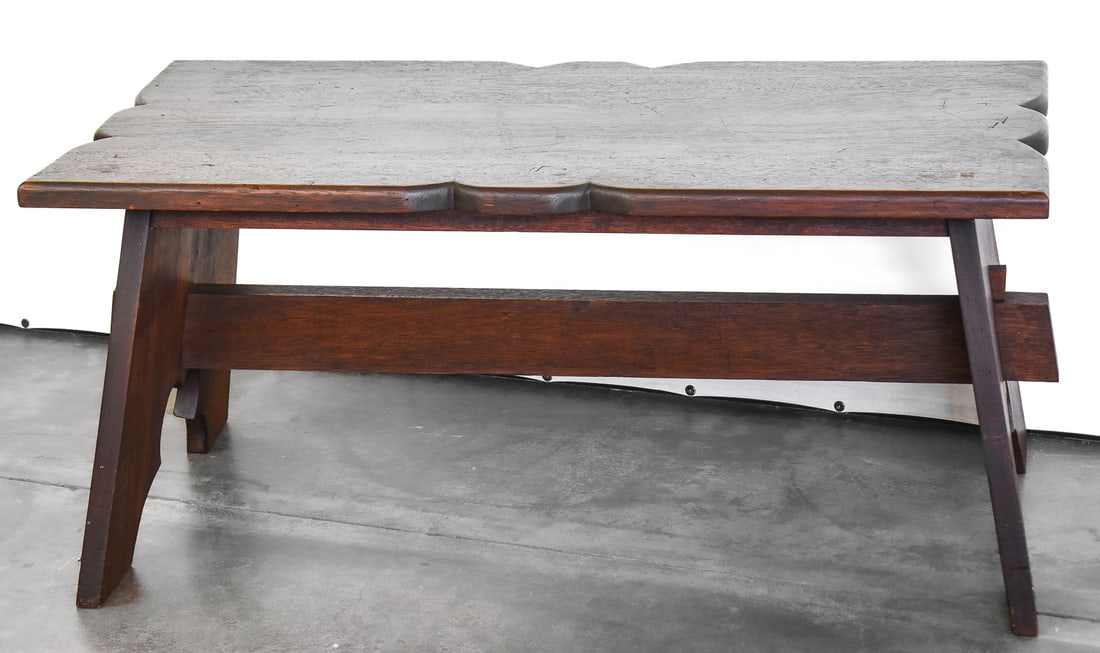 ART AND CRAFTS MAHOGANY COFFEE TABLE (1 of 2)