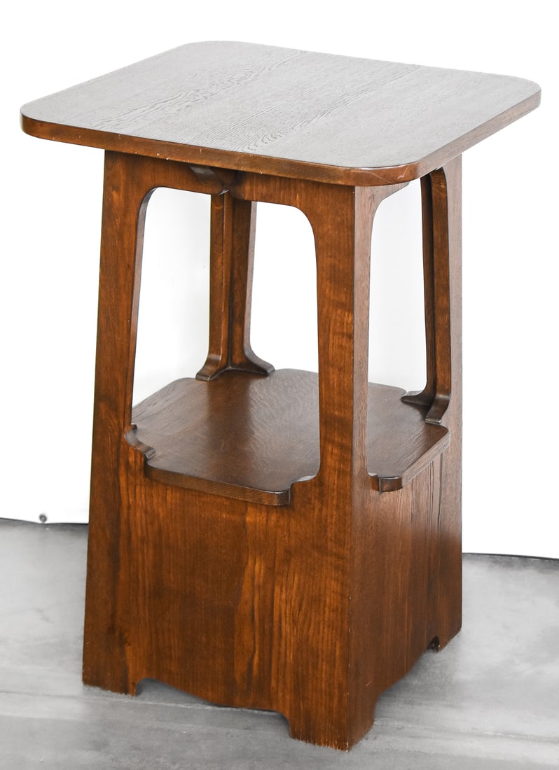 ARTS AND CRAFTS MISSION OAK PAGODA TABOURET LAMP TABLE (1 of 1)