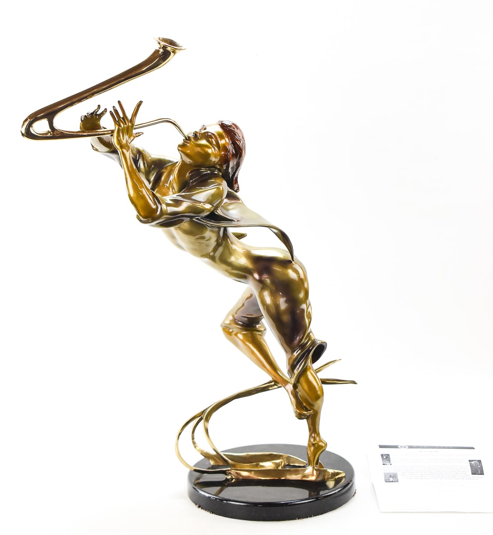 1988 BRUCE DODD (LISTED OREGON ARTIST) SIGNED "JAZZ PLAYER" BRONZE FIGURATIVE SCULPTURE: A 1988 bronze figurative sculpture "Jazz Player" signed by listed Oregon artist, Bruce Dodd (21st C.) numbered 25/85. The item measures 29.5" H, 20" W, 11" D.