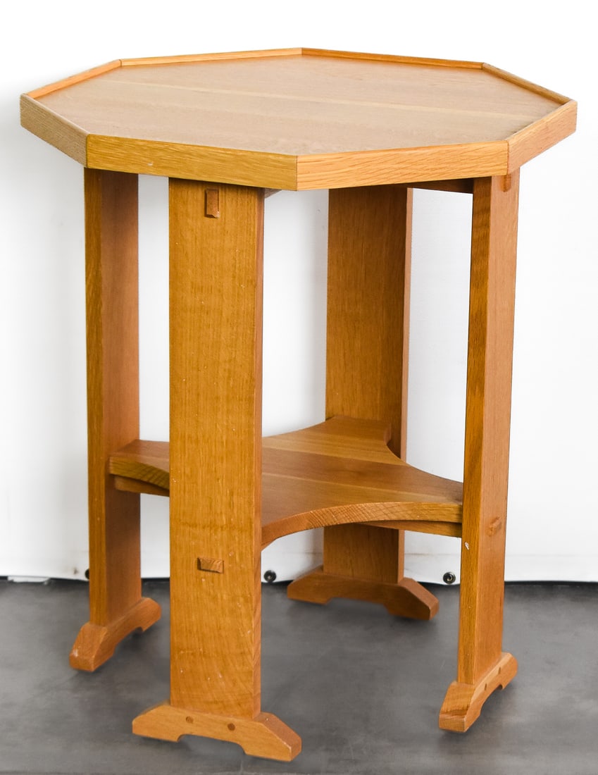 CONTEMPORARY STICKLEY QUARTER-SAWN WHITE OAK OCTAGONAL LAMP TABLE: A contemporary Stickley quarter-sawn white oak octagonal lamp table with "shoe feet", circa 2004. The table measures 24" H x 20" W x 20" D.