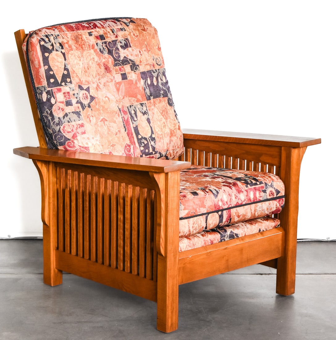 ARTS AND CRAFTS-STYLE QUARTER-SAWN WHITE OAK MORRIS CHAIR: An Arts and Crafts-style quarter-sawn white oak Morris chair with an adjustable back. The chair measures 38" H x 33" W x 37" D and does not have any makers marks.